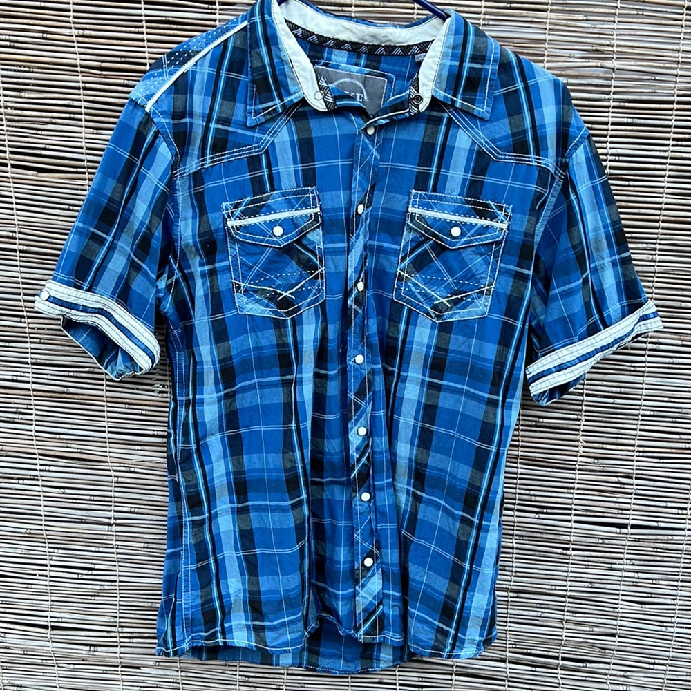 BKE buckle men’s size Large button down plaid shirt